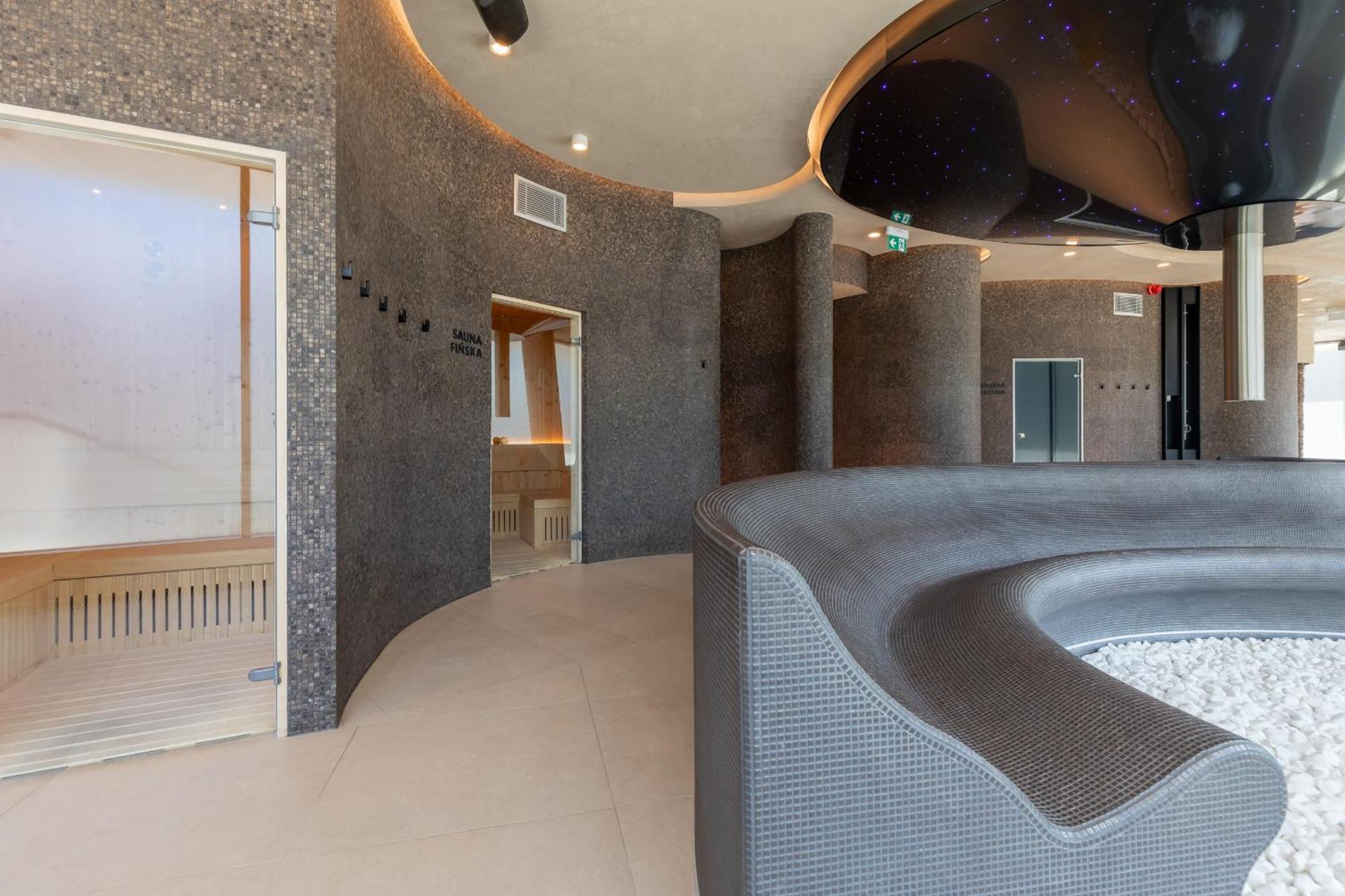 Royal Waves Resort & Spa - Apartment With Parking By Noclegi Renters Мендзиздроє Екстер'єр фото